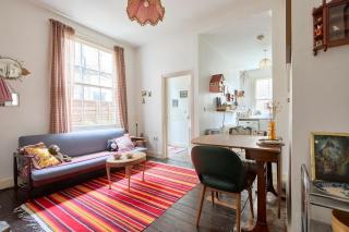 Unique & Charming 2 bedroom flat - 6