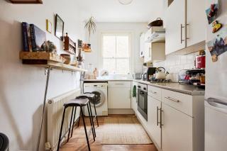 Unique & Charming 2 bedroom flat - 3