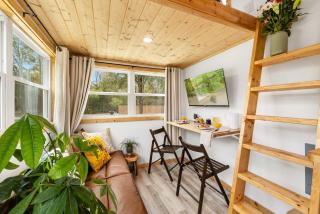 Nook at the Springs - Tiny Home , Full Kitchen - 3