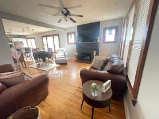 Come home to Kenwood Conveniently located Syracuse - 2