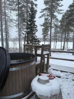 Traditional Lakeside Cabin - 8
