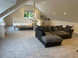 Open plan Studio Apartment - Royal Wootton Bassett - 1