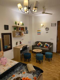 studio apartment with amazing expressway view - Noida - 4