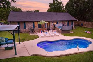 5 O'Clock Somewhere - Hot Tub Pool Fire Pit - Fredericksburg - 0