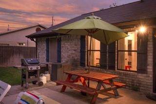 5 O'Clock Somewhere - Hot Tub Pool Fire Pit - Fredericksburg - 1