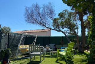 F4 idéal pro ou vacances famille, 80 m2 rdc avec jardin&terrasse privés, parking gratuit, calme, wifi free pop, clim réversible, balancelle, transats, BBQ, dans petit bâtiment, 15 min de la mer et base navale, 10 min de la gare sncf et routière - Tolone - 3