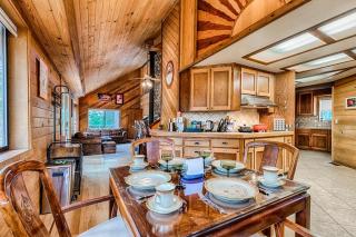 Embrace the Seasons' Sweetness Discover the Serene Beauty of Cole Ridge Chalet - 2