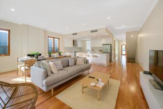 Aria House - Henley Beach - Family Holiday Beachside BBQ - Henley Beach South - 3