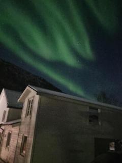Apartment for rent just in front of the midnight sun staircase - Lavangen - 2