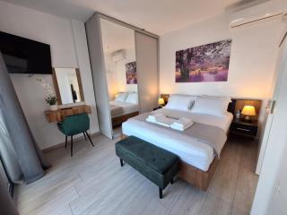 Blue Balcony Boutique Beachfront Suite with Private Parking - Chania - 3