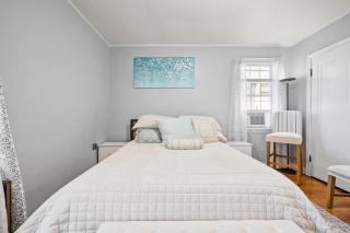 Large apartment with multiple sleeping options - 7