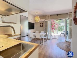 Can Alfredo, Apartamento Cala en Bosch con piscina, terraza y jardín privado - 1