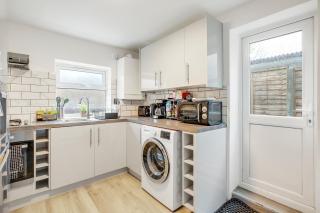 Spacious House in North London, very close to train station and bus stops, near Tottenham Stadium & lots of parking - Londra - 8