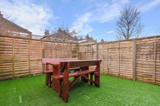 Spacious House in North London, very close to train station and bus stops, near Tottenham Stadium & lots of parking - Londra - 7