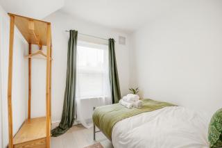 Spacious House in North London, very close to train station and bus stops, near Tottenham Stadium & lots of parking - Londra - 5