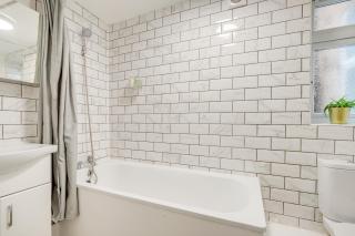 Spacious House in North London, very close to train station and bus stops, near Tottenham Stadium & lots of parking - Londra - 4