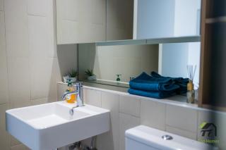 Vivid home in North Ryde - Sydney - 5