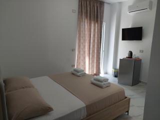 HILLSIDE Guesthouse - Ksamil - 7