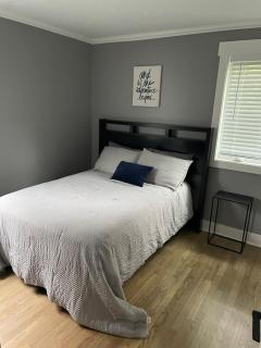 Freshly Remodeled Cozy 3 Bedroom Home - 8