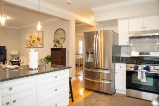 40-Newly renovated, stylish and beautiful apartment with 4br - 3