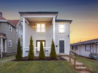 Stay in the Palazzo in OSU! 10 BEDS! - 9