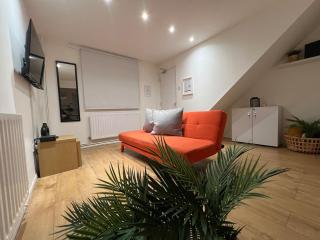 Modern & Cosy Retreat - Stylish Stay in Nottingham - 6