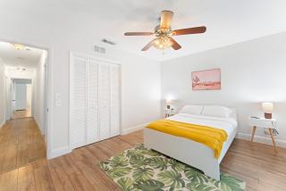 Spacious 5BD 3BA with arcade, games, pool, TVs - Hollywood - 1