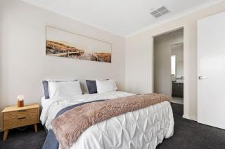 Haven near Tarneit main shops - Tarneit - 8