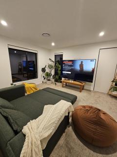 Family home, Game Zone & Outdoor Fireplace- Sleeps 10 - New Plymouth - 1