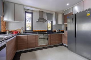 Thai Me22 3B near Hollywood - 9