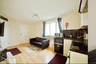 Entire 2 Bed Flat in London, 5 mins from Tube - London - 9