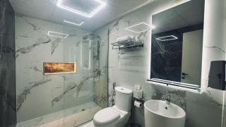 Spacious Modernized 2 BR Apartments by Taskeen Holiday Homes - 2