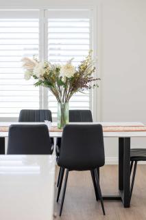 Modern Family Retreat - Mildura - 9