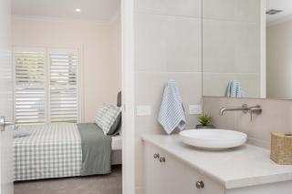 Modern Family Retreat - Mildura - 8