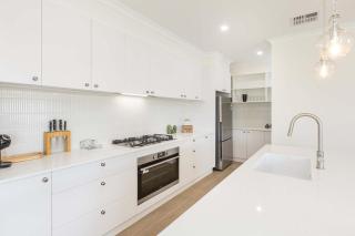 Modern Family Retreat - Mildura - 6