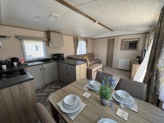 The Meadows 67 - Golden Palm - Central heating, 2 bathrooms with showers, bed linen - Meadows Lakes Caravan & Lodge Hire - Chapel Saint Leonards - 0