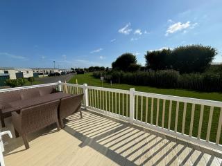 The Meadows 67 - Golden Palm - Central heating, 2 bathrooms with showers, bed linen - Meadows Lakes Caravan & Lodge Hire - Chapel Saint Leonards - 2