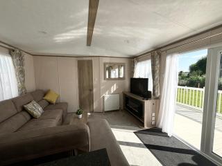 The Meadows 67 - Golden Palm - Central heating, 2 bathrooms with showers, bed linen - Meadows Lakes Caravan & Lodge Hire - Chapel Saint Leonards - 9