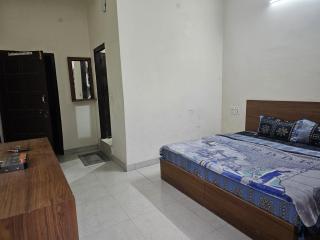 Chandresh HomeStay - 8