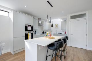 Luxury 5 Bedroom, 4 Bathroom Home in Purley - Purley - 1