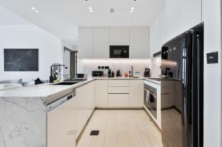 Luxury 3BR APT with Pool and Gym - Dubai - 1