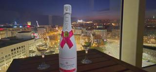 CASTLE view SKY, 3 rooms, 1 loggia, FREE parking - Bratislava - 0