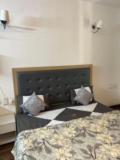 Golden Palms Studio Apartment - 8