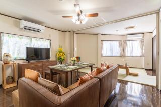 6 Min to Namba, Entire Rental for up to 10 Guests - Osaka - 0