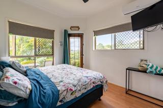 King bed studio seperate entry sauna pool garden view - Terranora - 6