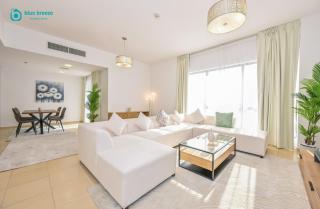 Blue Breeze - Elegant 3BR Apt with Panoramic Marina Views in JBR - 0
