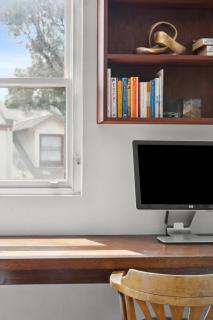 Hip Inner-City Living in Vibrant Erskineville - Sydney - 1