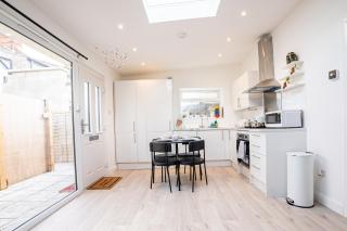 Spacious 1-BR Flat in Watford Warner Bros Studio - Watford - 4