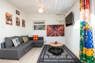 Spacious 1-BR Flat in Watford Warner Bros Studio - Watford - 0