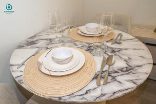 Blue Breeze - Stylish Studio Retreat in MBR City - 2